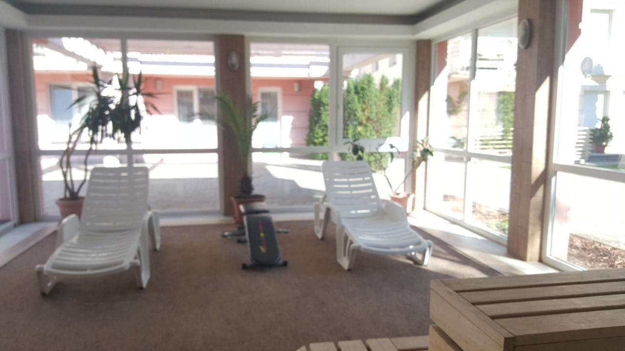 Paris-Lux. Apartment Hajduszoboszlo Ngoại thất bức ảnh