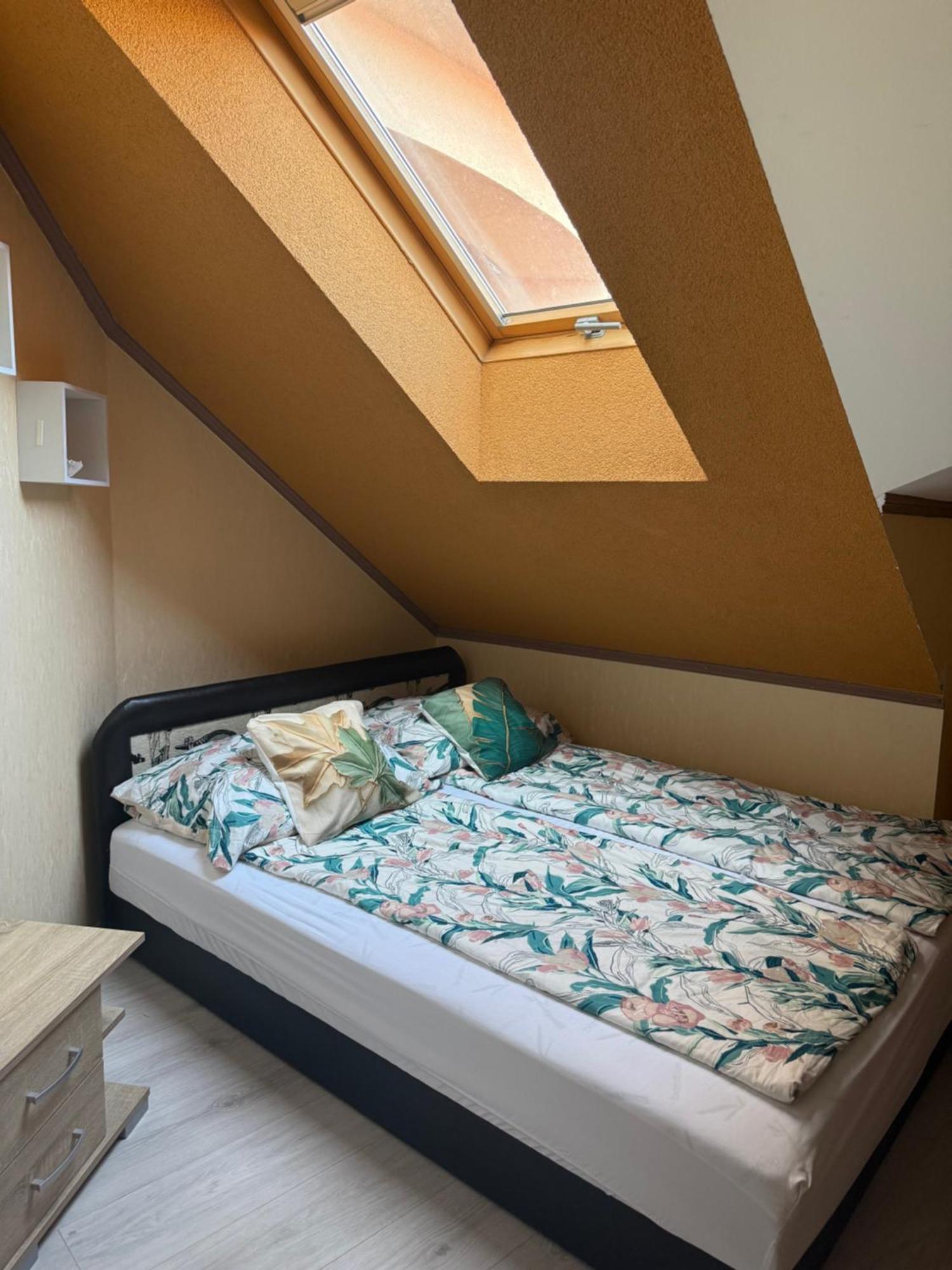 Paris-Lux. Apartment Hajduszoboszlo Ngoại thất bức ảnh