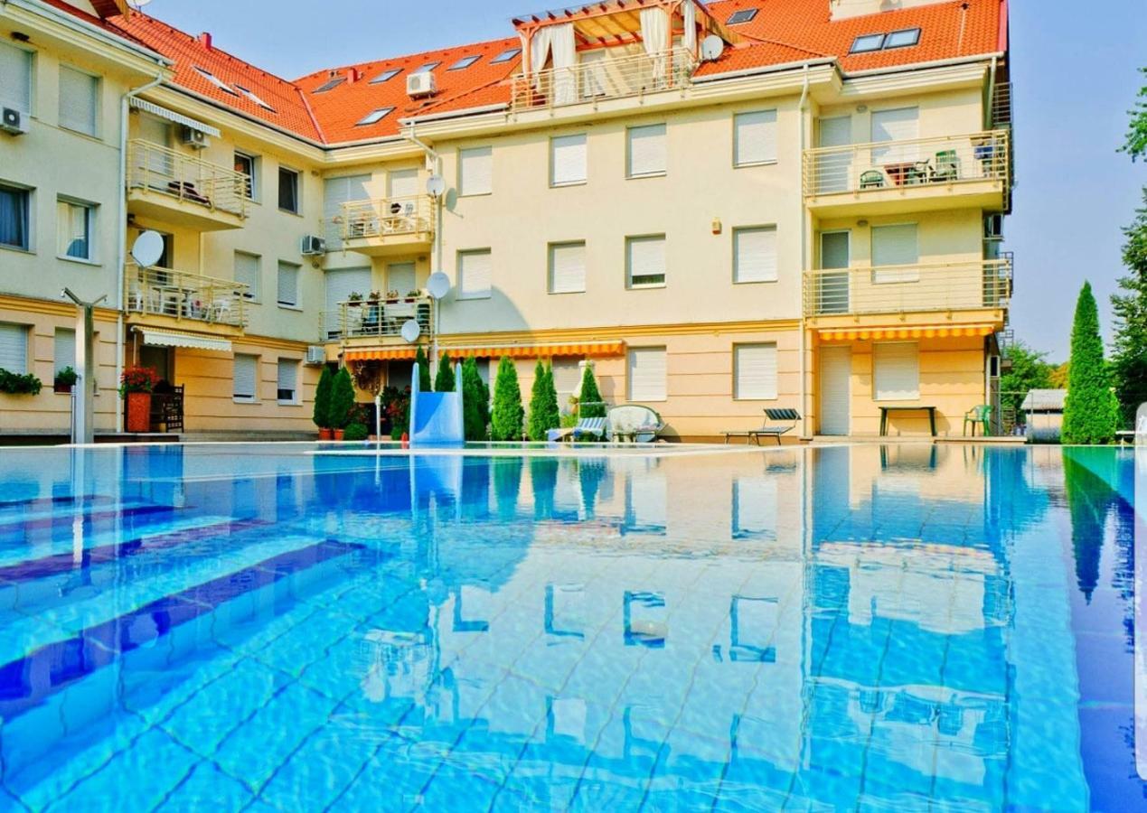 Paris-Lux. Apartment Hajduszoboszlo Ngoại thất bức ảnh