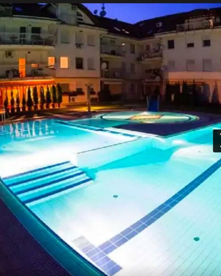 Paris-Lux. Apartment Hajduszoboszlo Ngoại thất bức ảnh